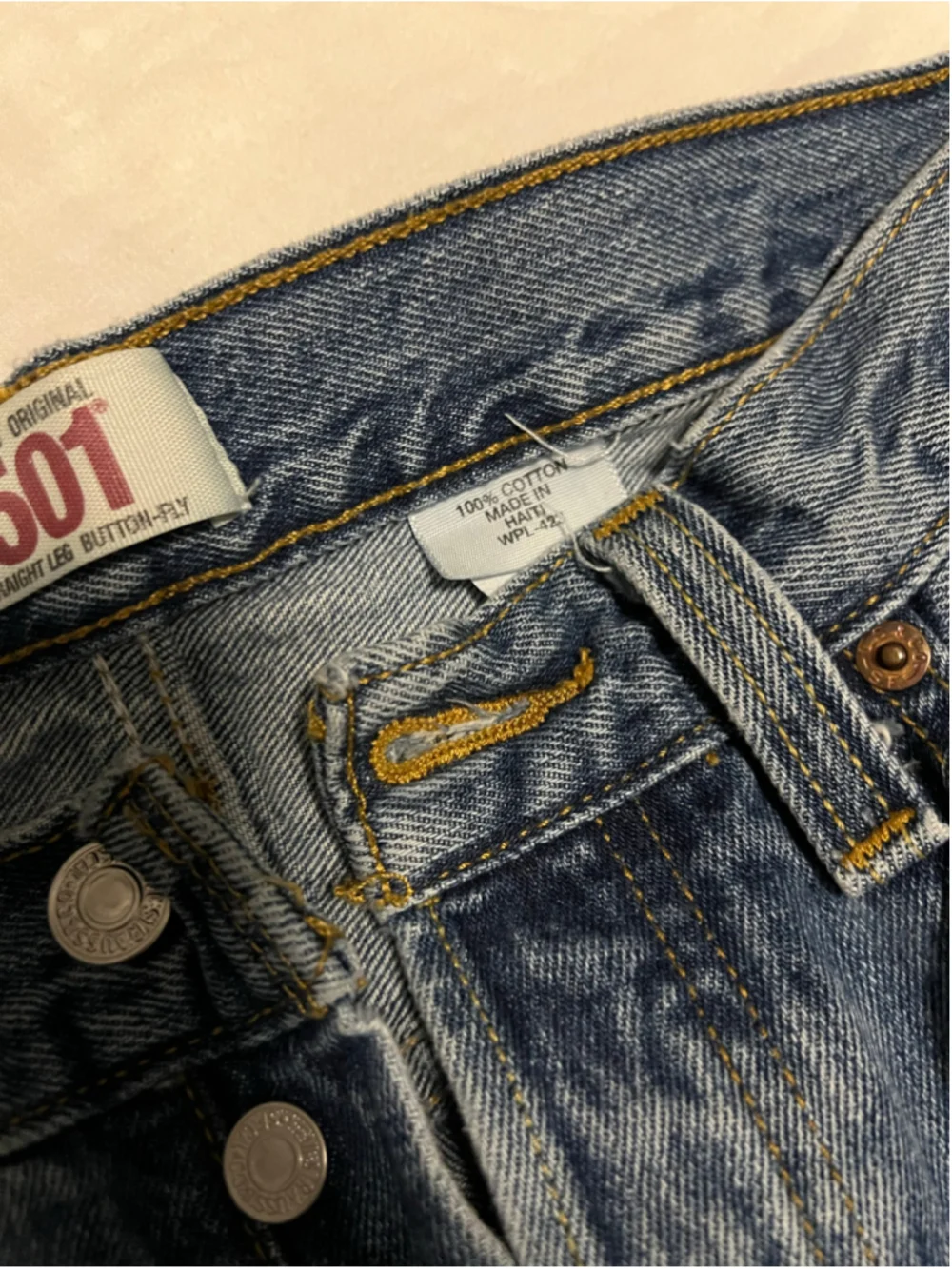 Levis button 100%